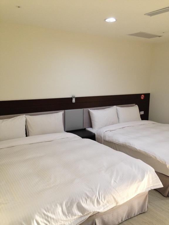 Big Bear Hotel Каосюн Екстериор снимка