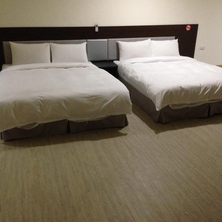 Big Bear Hotel Каосюн Екстериор снимка
