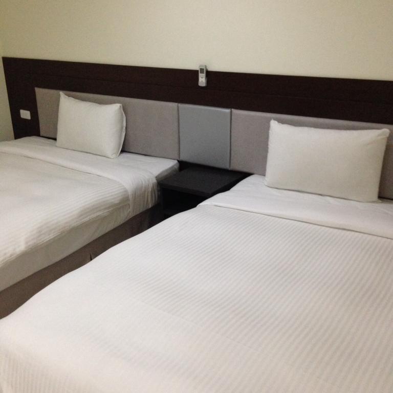 Big Bear Hotel Каосюн Екстериор снимка